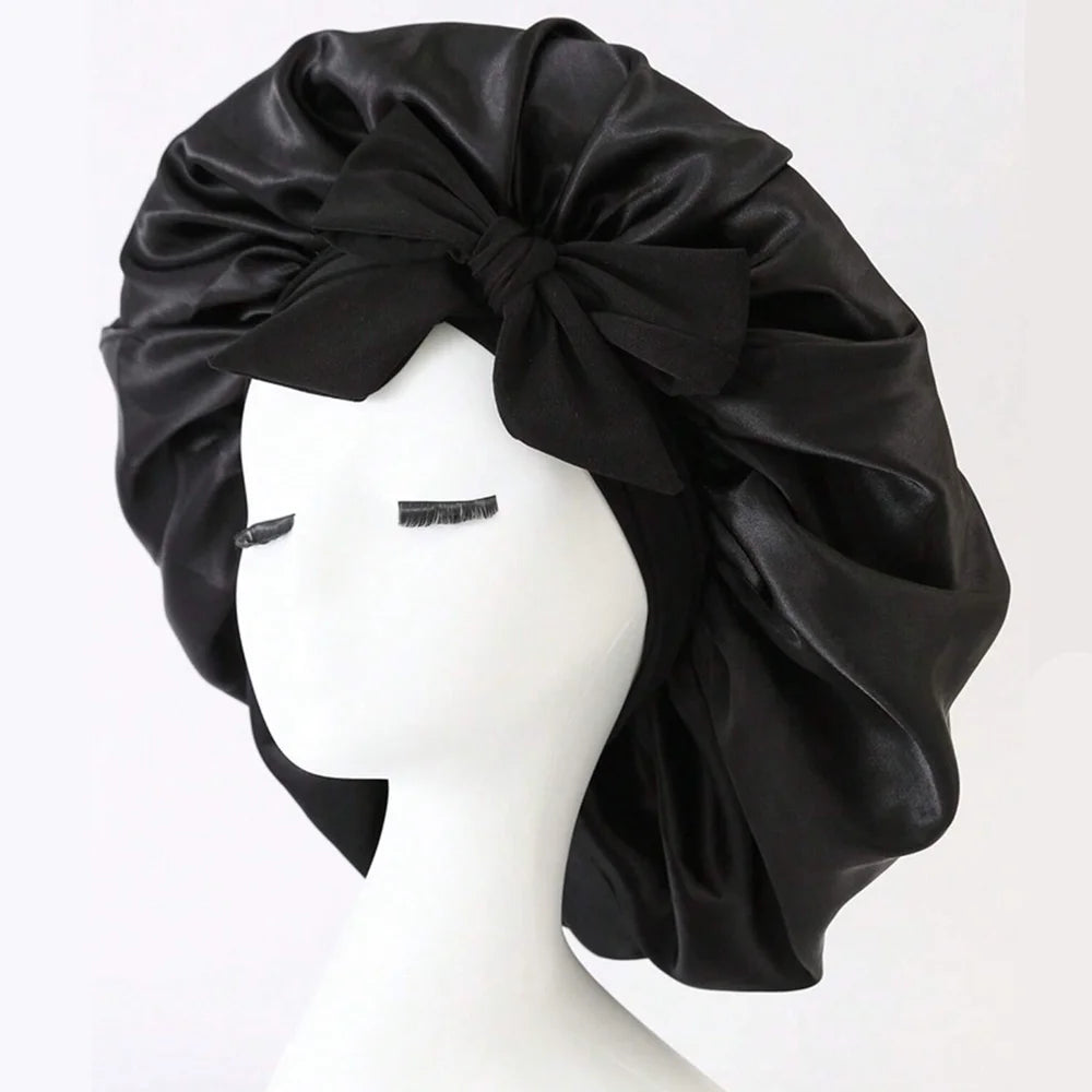 Bonnet en satin ajustable