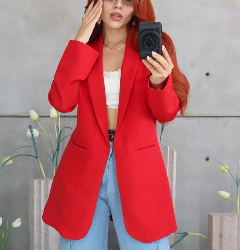 Blazer élégant pour femme coupe ajustée, parfait pour un look professionnel et chic.
Chemisier féminin en tissu léger style moderne et confortable pour toutes les occasions.