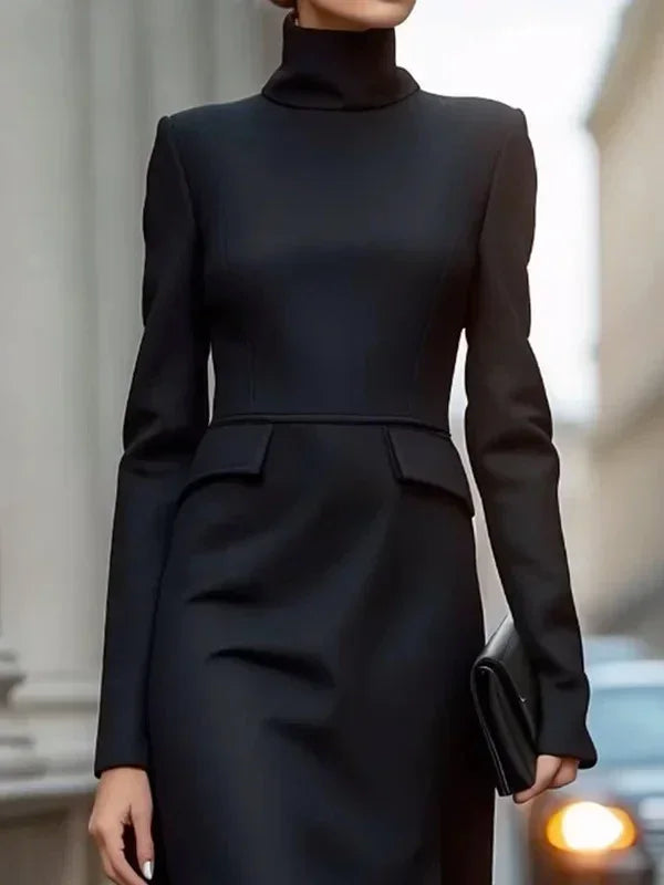 Robe Noire Asymétrique à Col Haut pour Femme