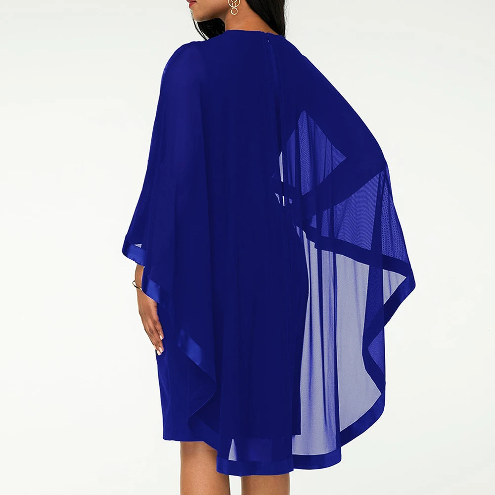 Robe Élégante à Manches Cape