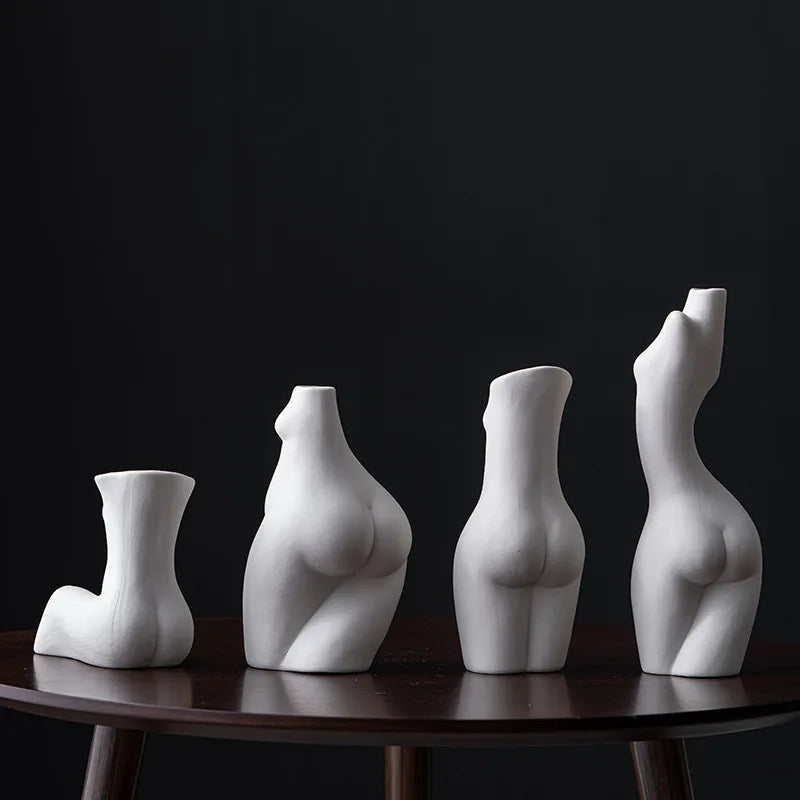 Vases en céramique du corps humain