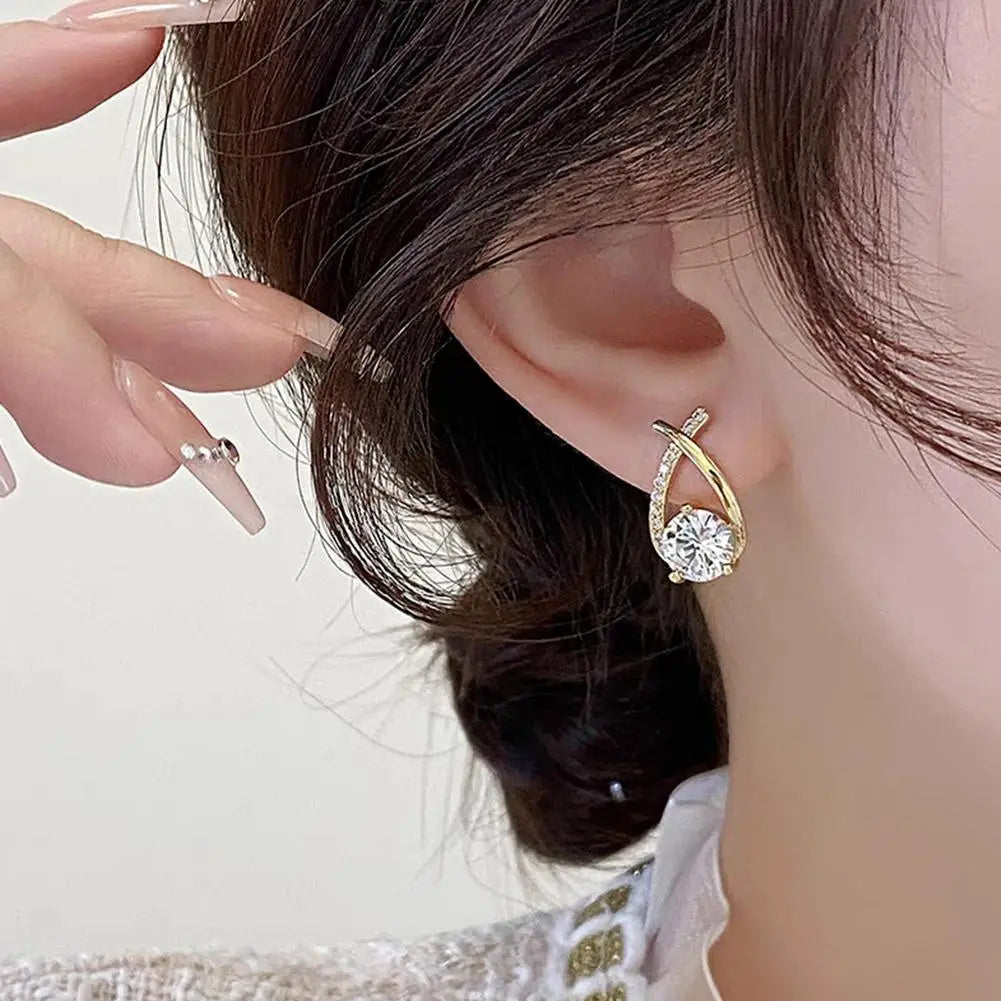 Boucles d'oreilles élégantes croisées en cristal