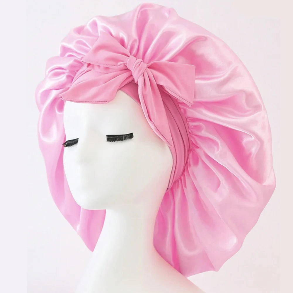 Bonnet en satin ajustable