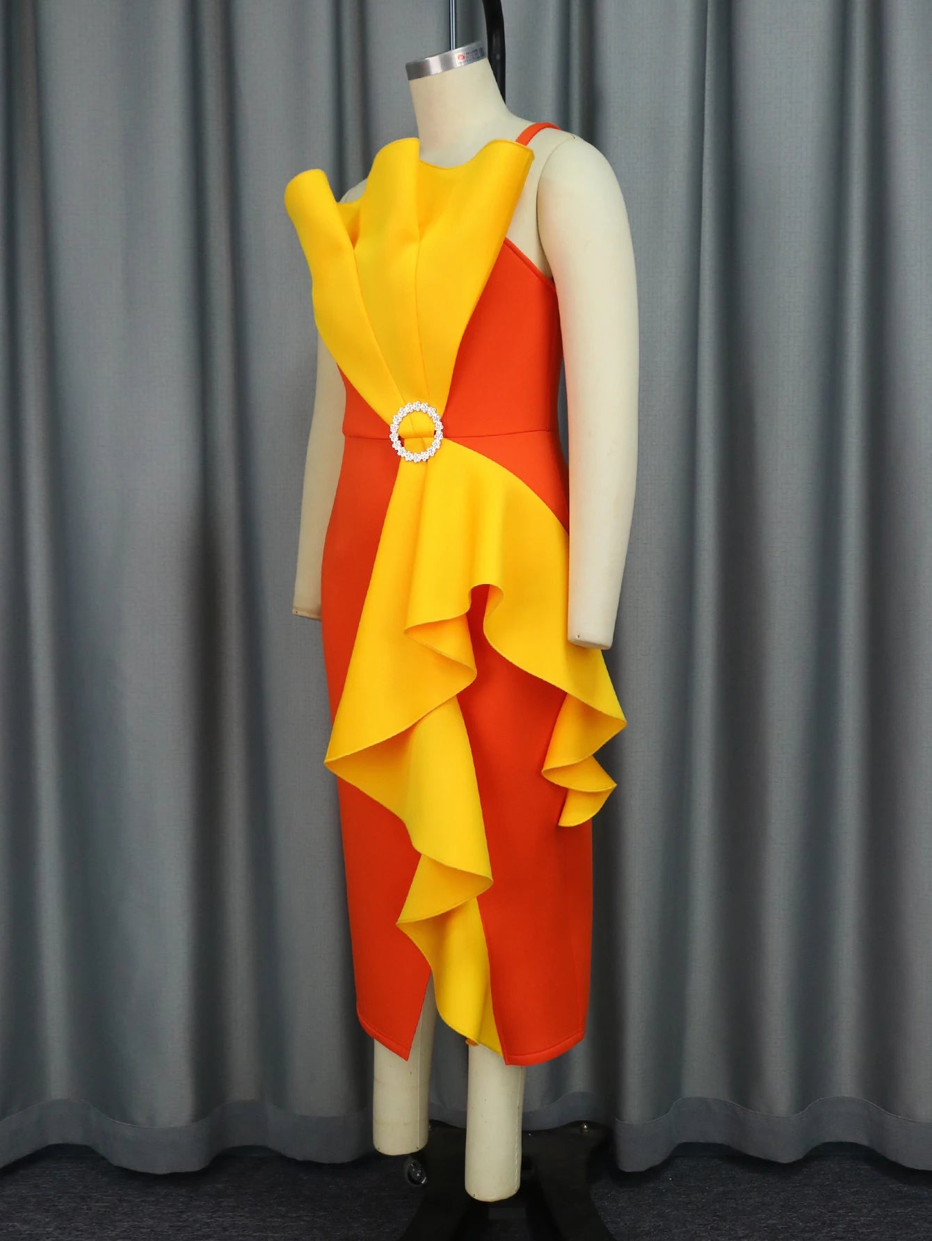 Robe Orange Asymétrique pour Femmes