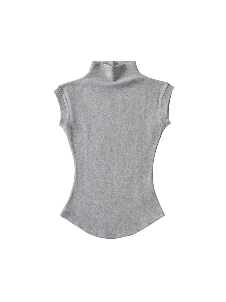 Sleeveless turtleneck T-shirt