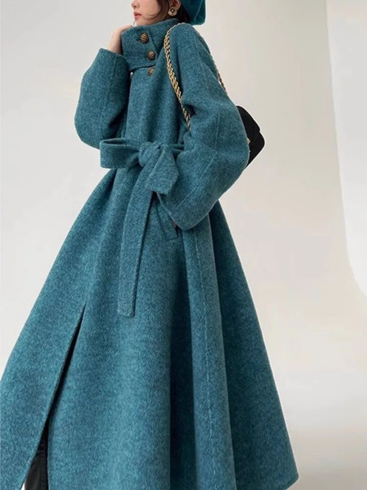 Manteau Long Bleu en Laine Col Montant