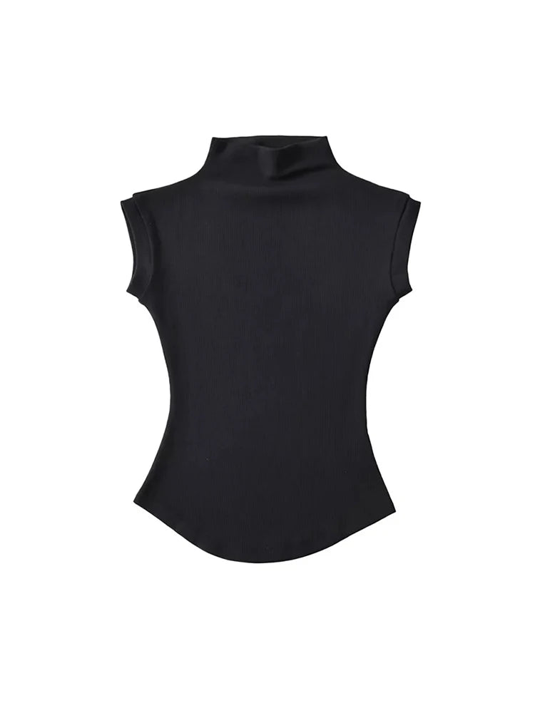 Sleeveless turtleneck T-shirt