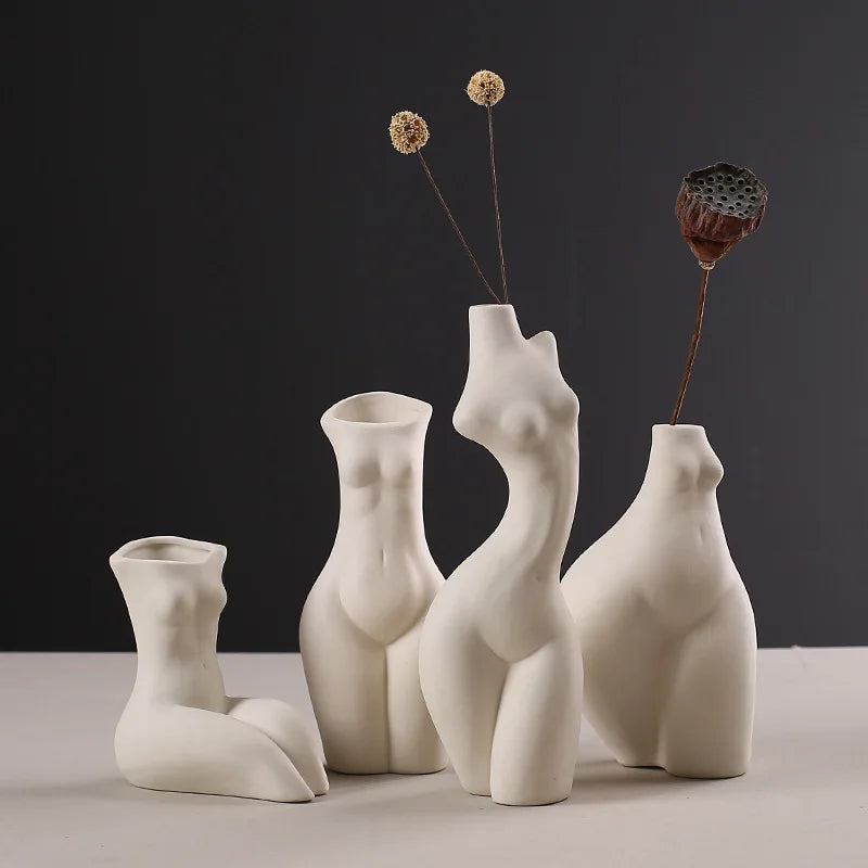 Vases en céramique du corps humain