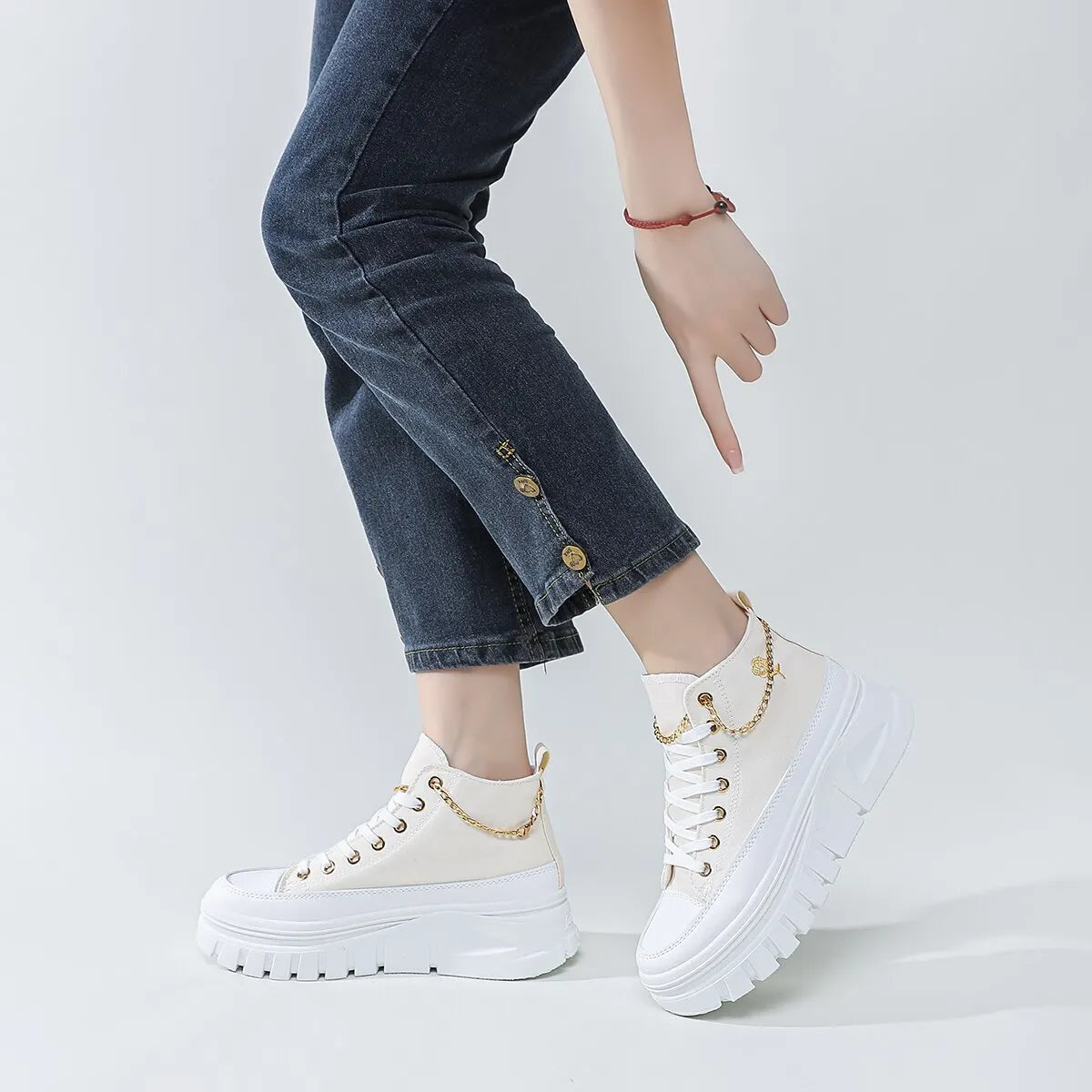 Women's lace-up sneakers