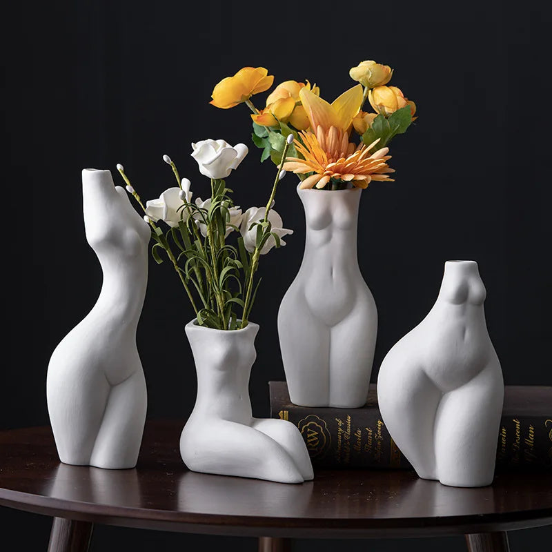 Vases en céramique du corps humain