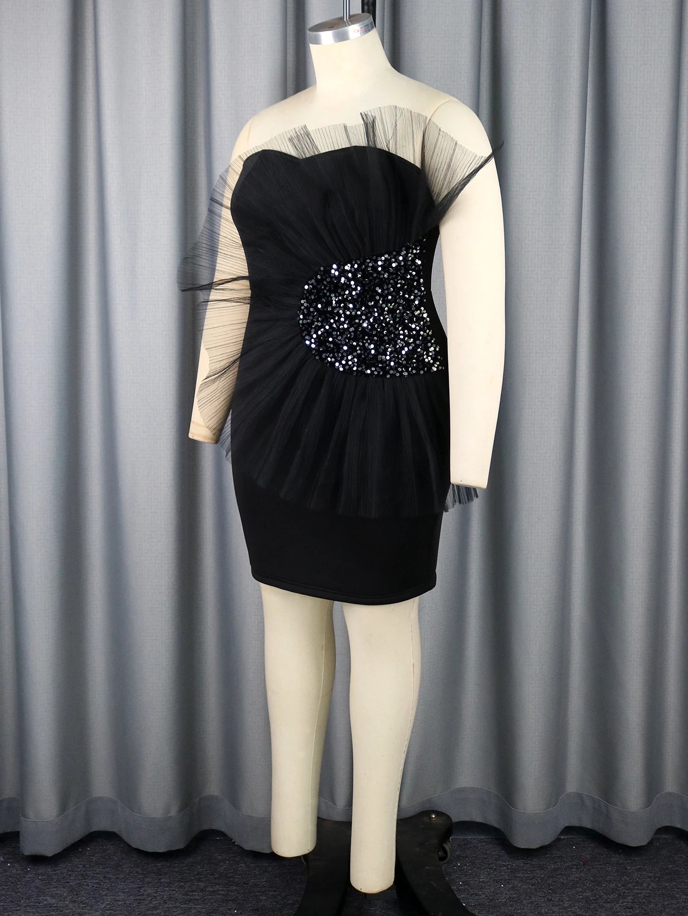 Sequined flower strapless dress