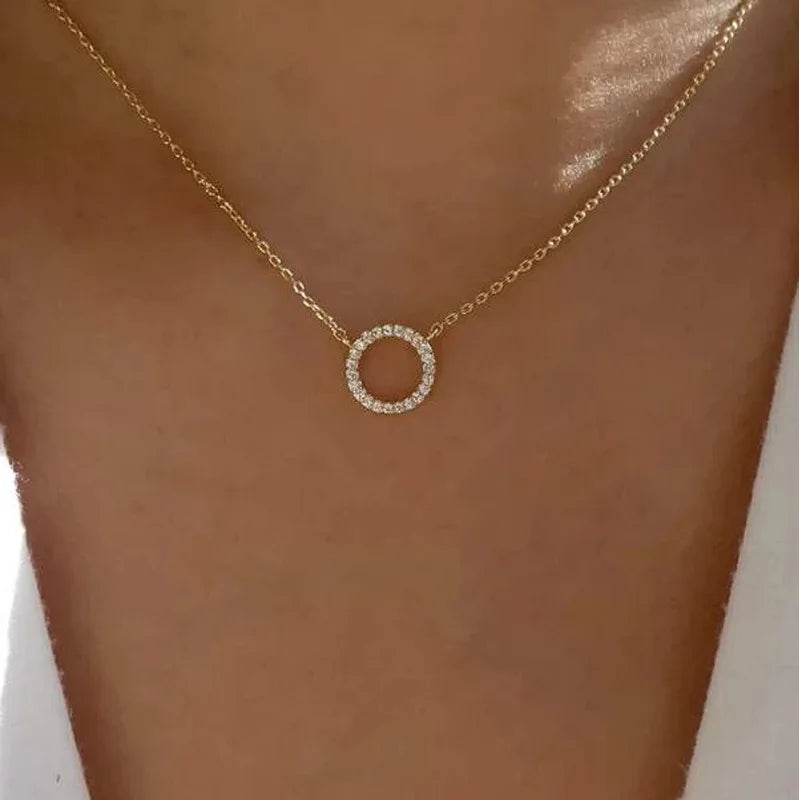 Collier Tendance avec Pendentif Cercle en Cristal